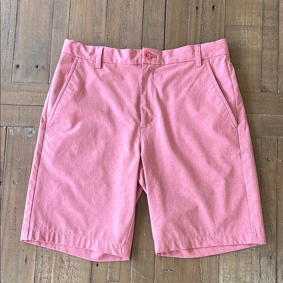 Vineyard vines washed red performance flat front shorts - Picture 1 of 6